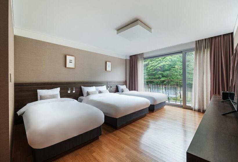 اتاق لوکس سه تخته, The Suites Hotel Namwon