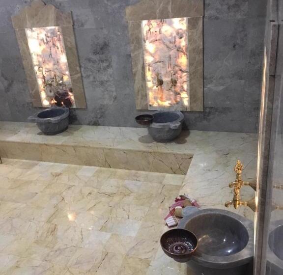 اتاق لوکس سه تخته, Vendome