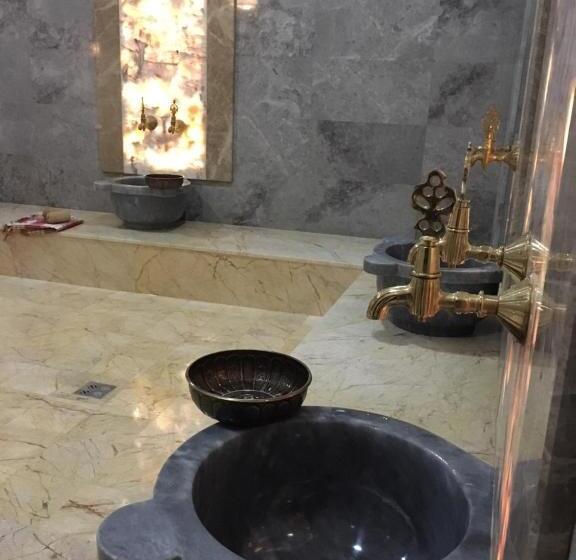اتاق لوکس سه تخته, Vendome