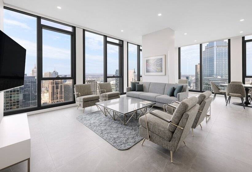 1 Bedroom Penthouse Apartment, Meriton Suites Melbourne