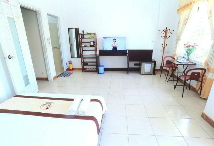 اتاق لوکس با بالکن, Lisa Homestay
