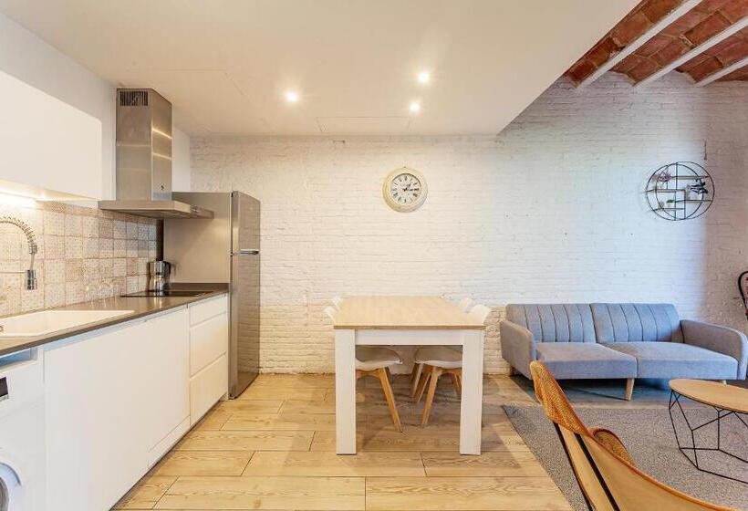 1 Bedroom Penthouse Apartment, Bird House