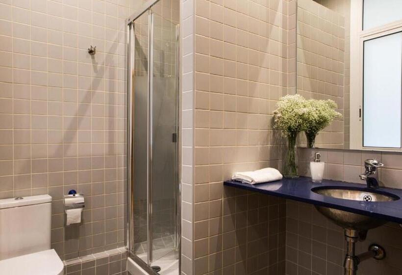 اتاق استاندارد با سرویس بهداشتی مشترک, Born Barcelona Hostel