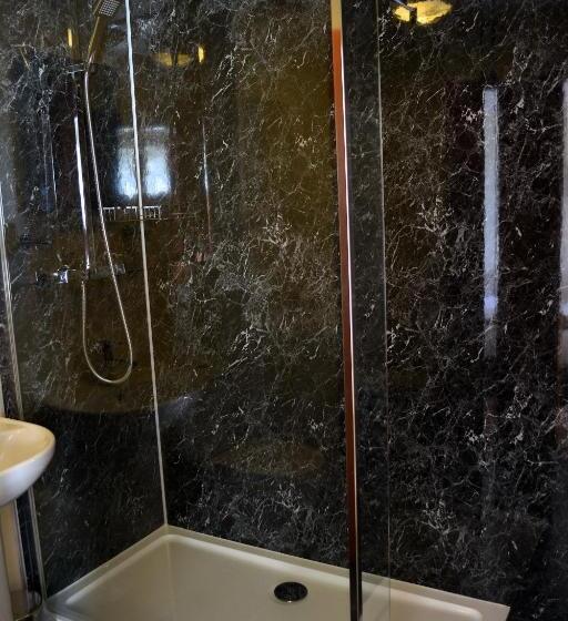 اتاق استاندارد با تخت بزرگ, Crown