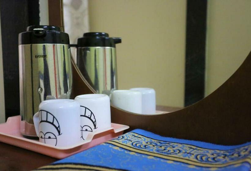 اتاق استاندارد چهار تخته, Evonne Budget