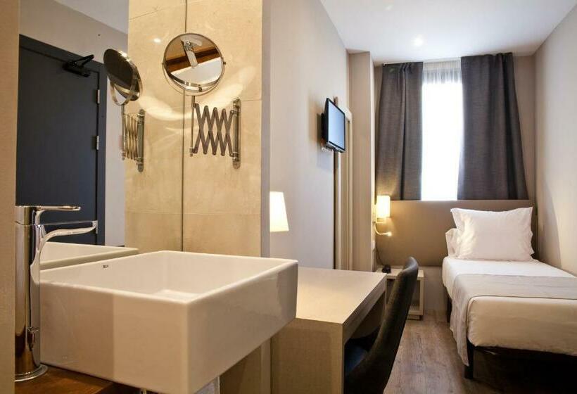 Standard Single Room, May Ramblas