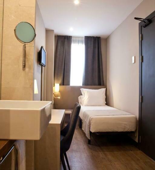 Standard Single Room, May Ramblas