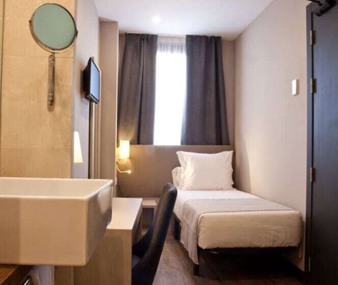 Standard Single Room, May Ramblas