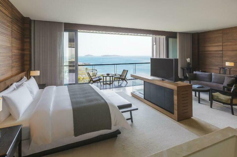 Deluxe Suite King Bed, The Lalu Qingdao