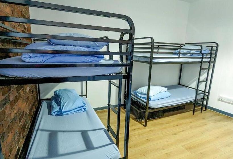 تختخواب در اتاق مشترک, International Inn