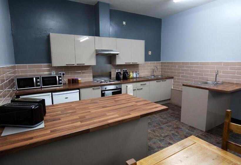 اتاق استاندارد سه نفره, International Inn