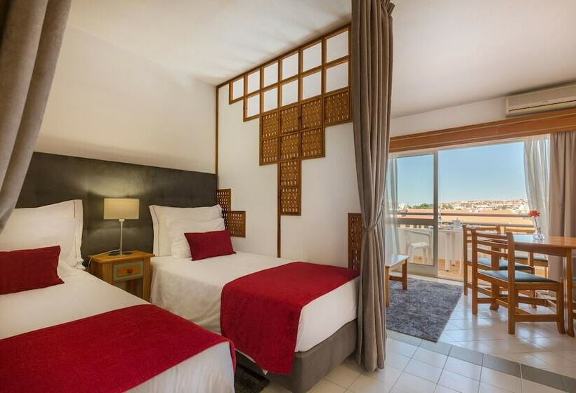 استودیوی استاندارد, Luna Hotel Da Oura