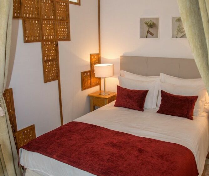استودیوی استاندارد, Luna Hotel Da Oura