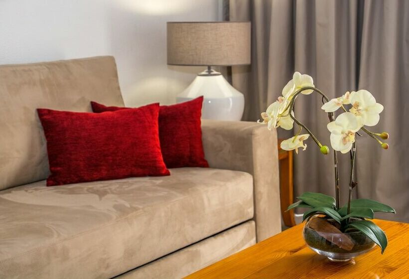استودیوی استاندارد, Luna Hotel Da Oura
