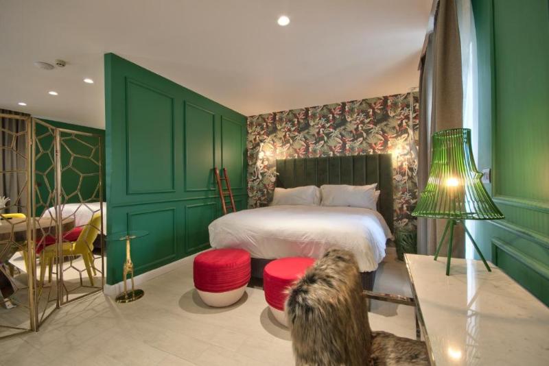 استودیوی استاندارد, Luna Hotel Da Oura