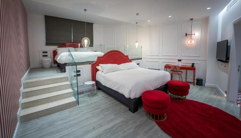 استودیوی استاندارد, Luna Hotel Da Oura