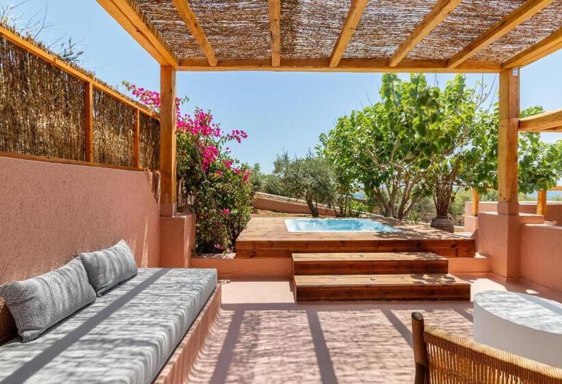 سوئیت با وان آب گرم, Akre