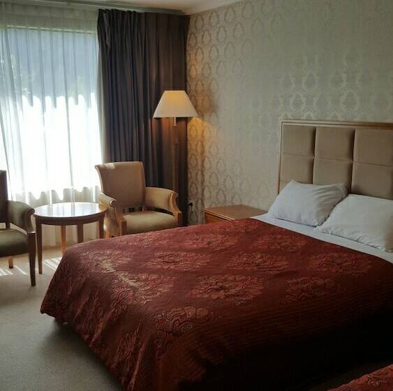 استودیوی استاندارد, Albany Rosedale Motel