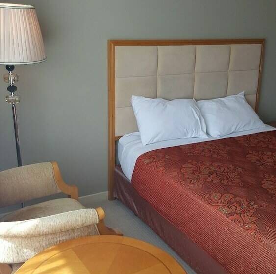 استودیوی استاندارد, Albany Rosedale Motel