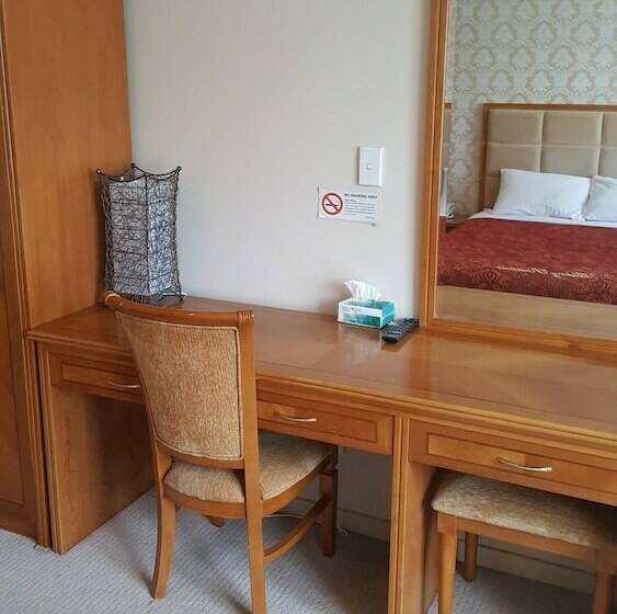 استودیوی استاندارد, Albany Rosedale Motel
