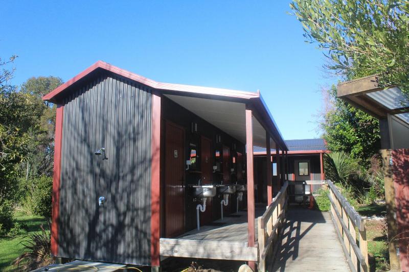 کابین, The Barn Cabins & Camp