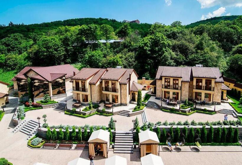 اتاق لوکس سه تخته, Elegant Hotel & Resort