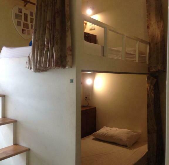 استودیو خانوادگی, Smile Capsule Hostel