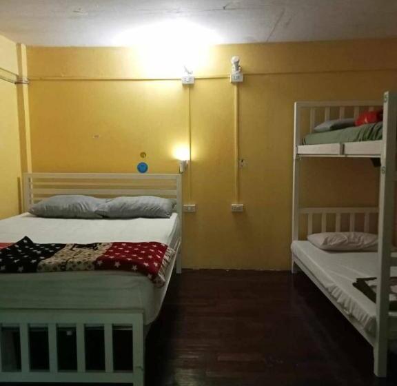 استودیو خانوادگی, Smile Capsule Hostel