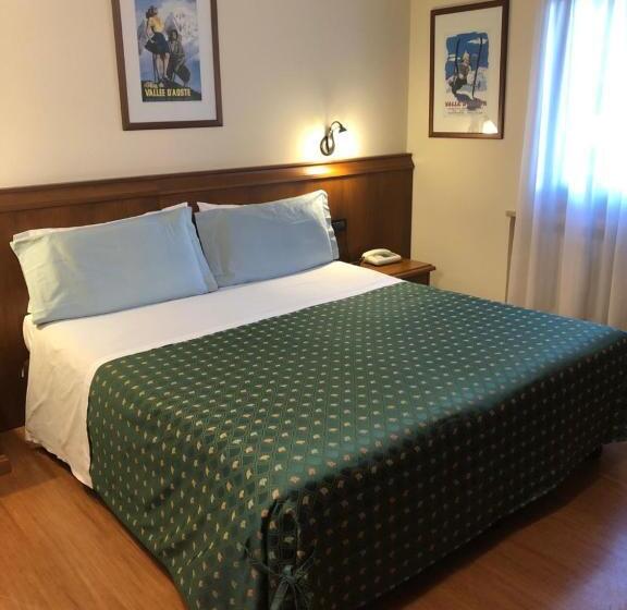 Economy Triple Room, Edelweiss