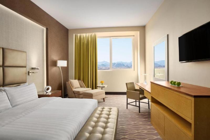 Club Room King Bed, Millennium  Hail