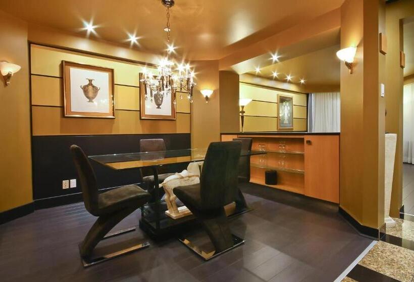 سوئیت با تخت بزرگ, Quebec Inn