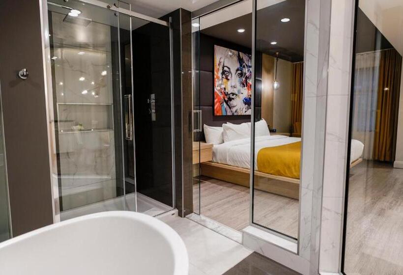سوئیت تم دار, Quebec Inn