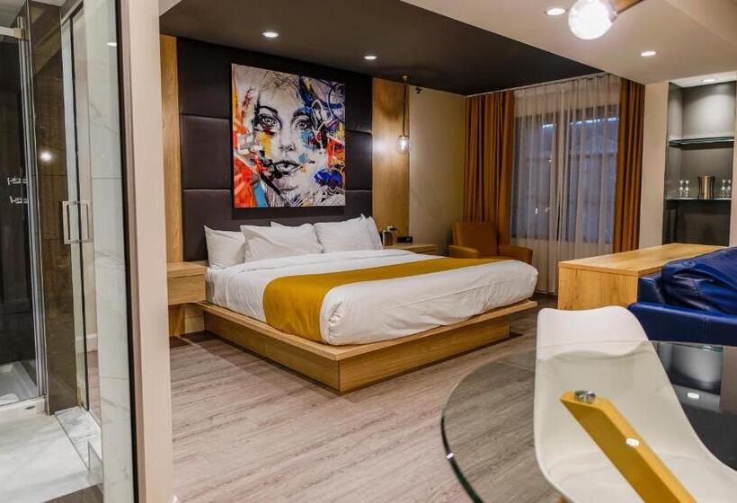 سوئیت تم دار, Quebec Inn