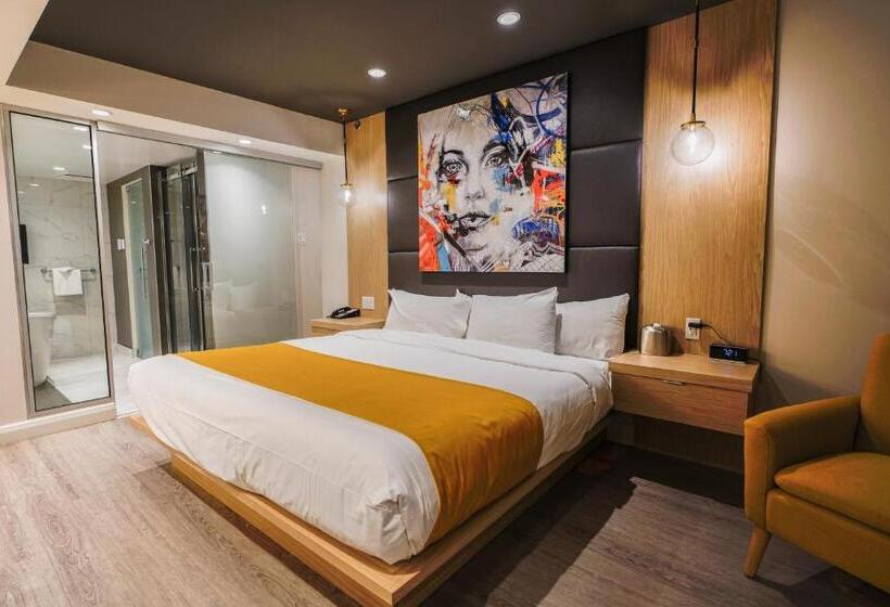 سوئیت تم دار, Quebec Inn