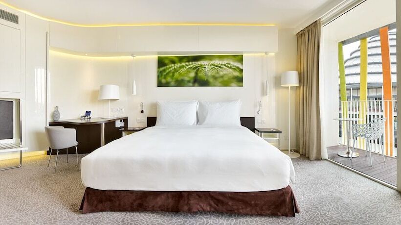 اتاق اجرایی با مشاهده, Radisson Blu Hotel & Convention Centre Kigali