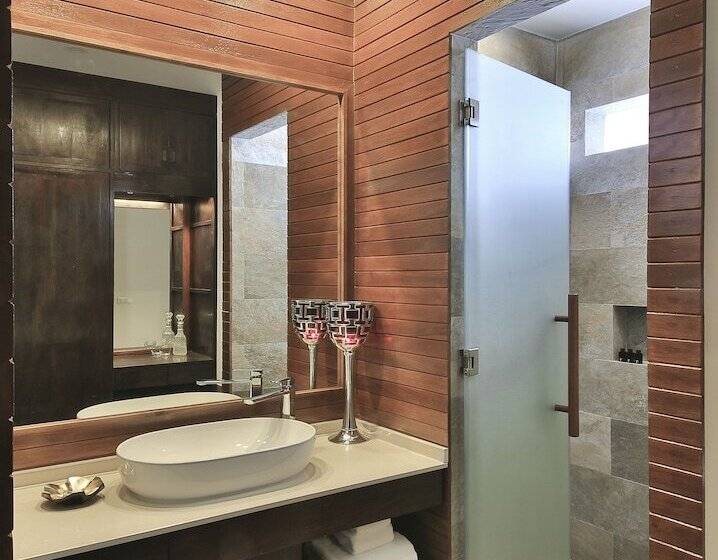 اتاق لوکس, The Privilege Hotel Ezra Beach Club