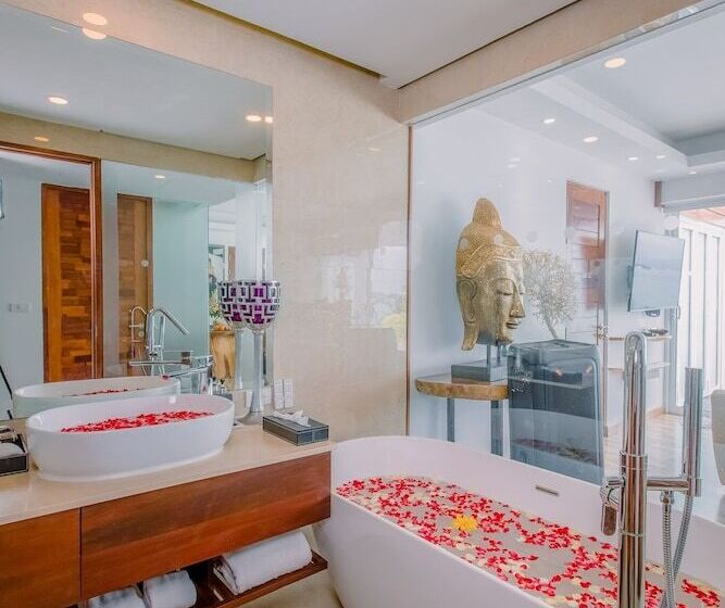 سوئیت پنت هاوس, The Privilege Hotel Ezra Beach Club