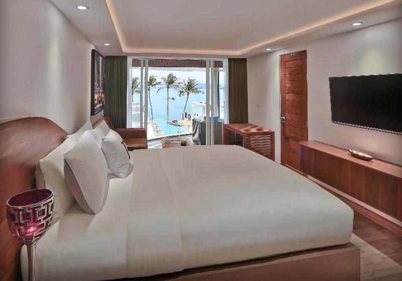 اتاق لوکس با چشم‌انداز دریا, The Privilege Hotel Ezra Beach Club