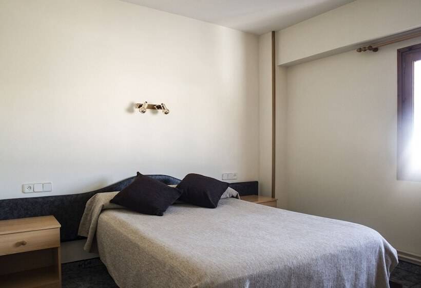 Connecting 1 Bedroom Apartment, La Trobada Hotel Sport