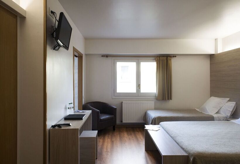 Standard Triple Room, La Trobada Hotel Sport