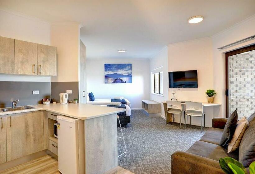 اتاق استاندارد یک تخته با تخت دونفره بزرگ, Limani Motel