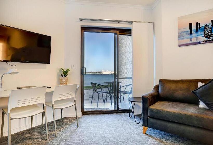اتاق استاندارد یک تخته با تخت دونفره بزرگ, Limani Motel