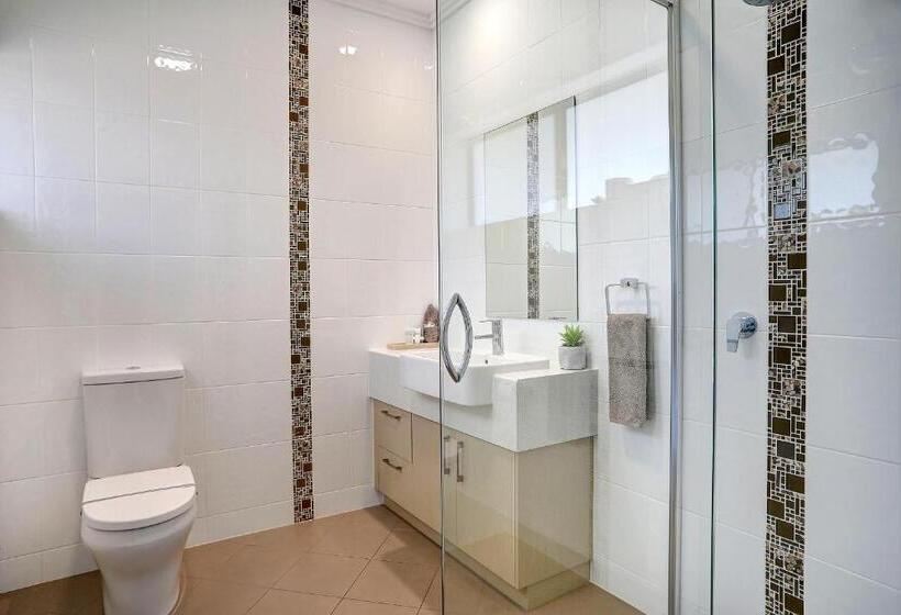 استودیوی استاندارد, Limani Motel