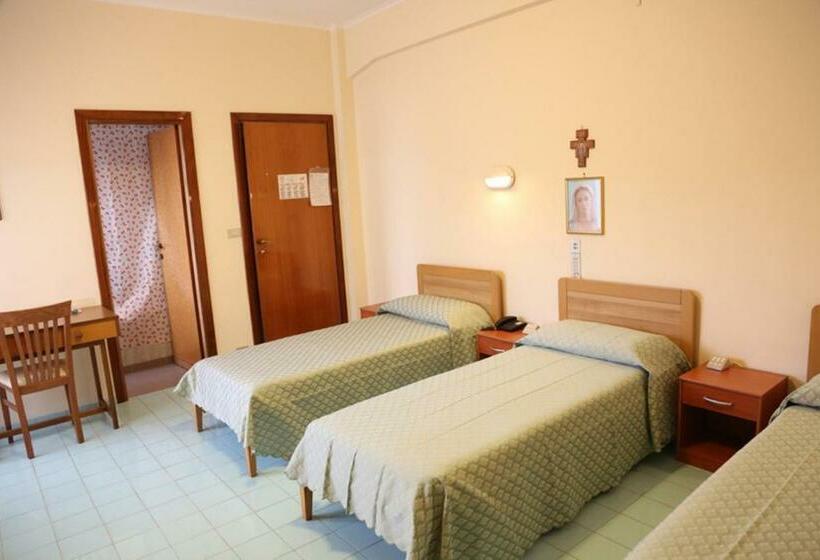 اتاق استاندارد سه نفره, Casa Piccole Ancelle Di Cristo Re