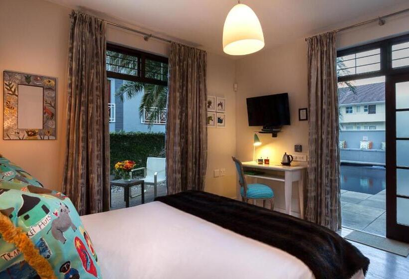 اتاق استاندارد با چشم‌انداز استخر, Derwent House