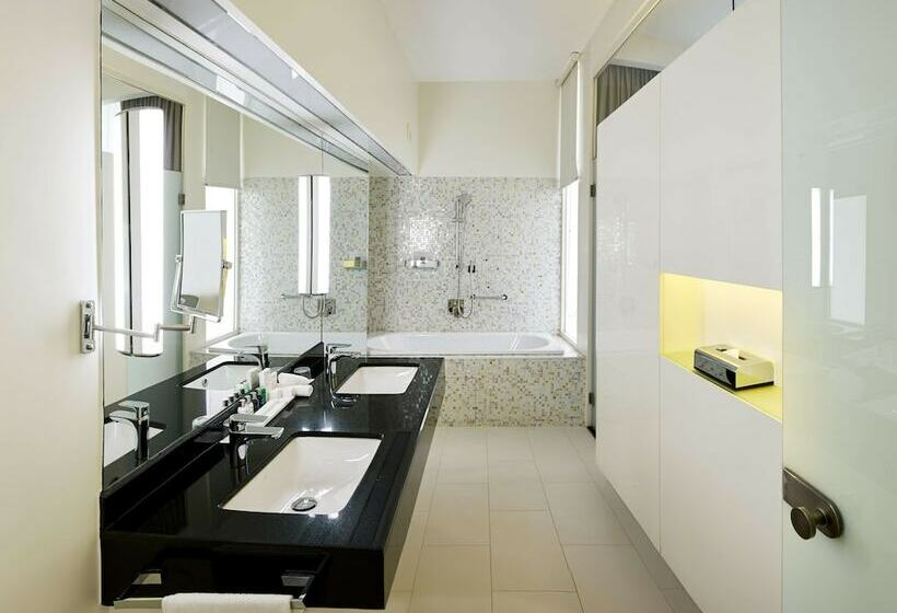 اتاق اجرایی, Radisson Blu Hotel & Convention Centre Kigali