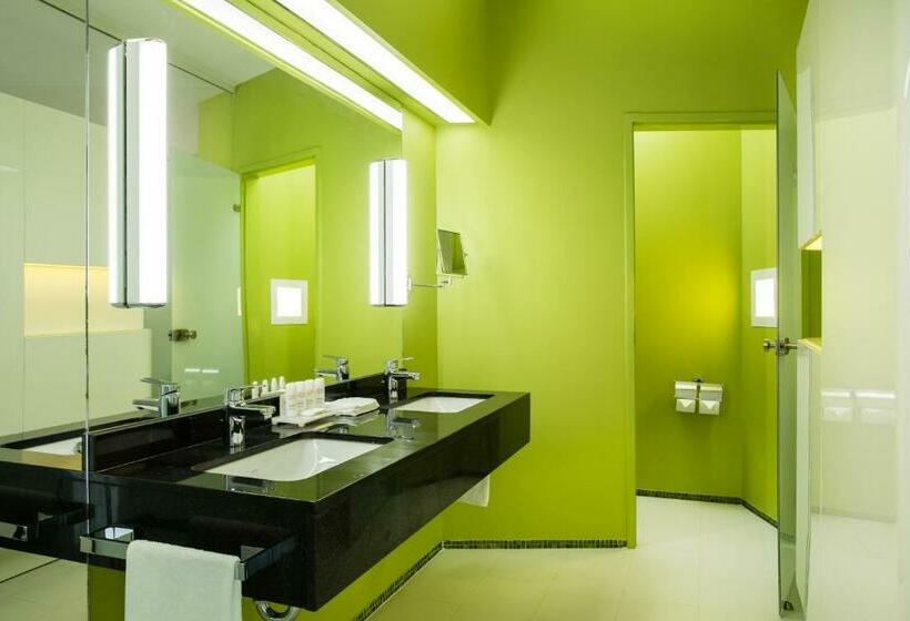 سوییت جونیور با بالکن, Radisson Blu Hotel & Convention Centre Kigali
