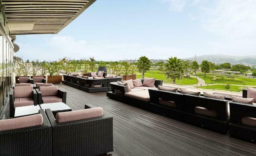 اتاق سوپریور با چشم‌انداز, Radisson Blu Hotel & Convention Centre Kigali