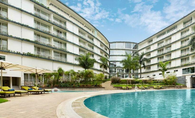 اتاق سوپریور با چشم‌انداز, Radisson Blu Hotel & Convention Centre Kigali