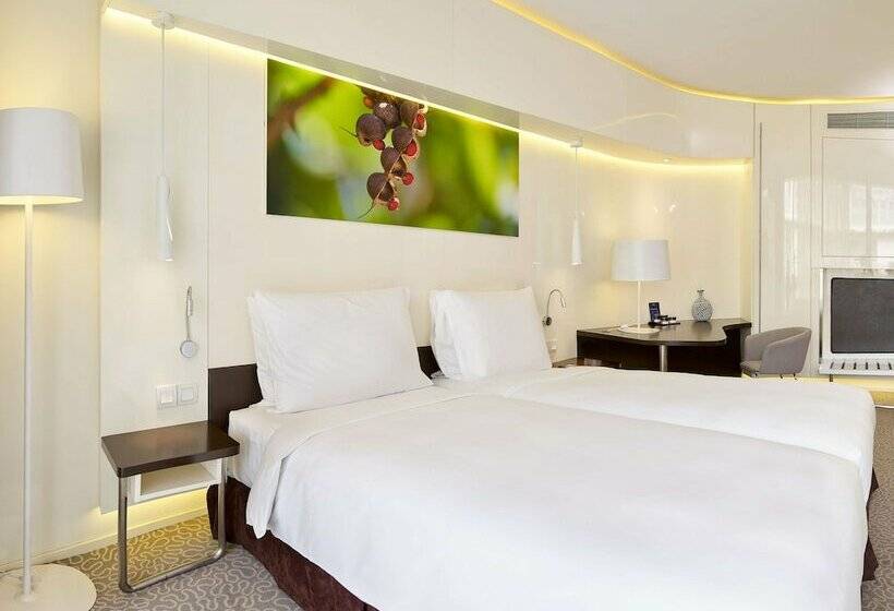 اتاق سوپریور با چشم‌انداز, Radisson Blu Hotel & Convention Centre Kigali
